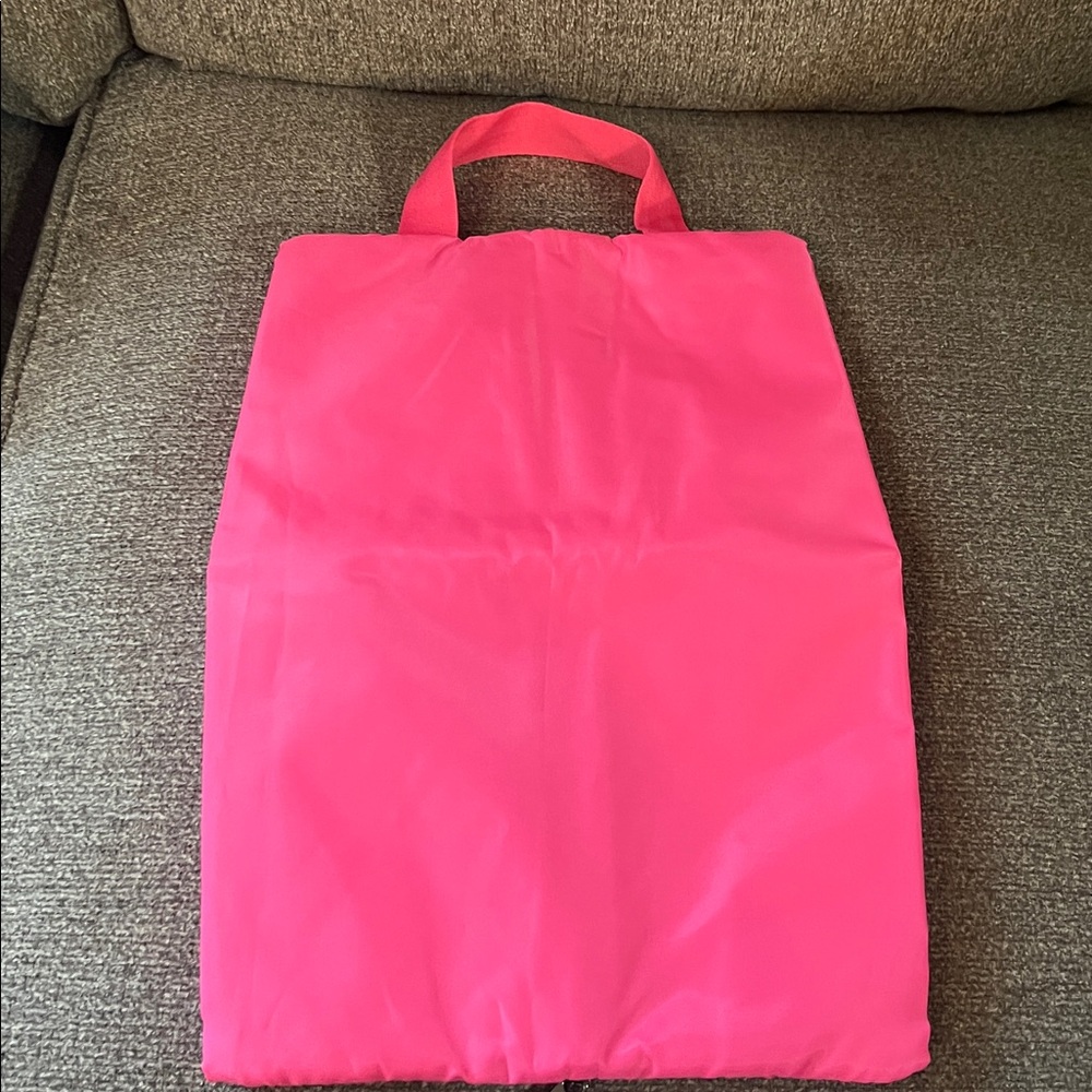 Lug Magenta Tuck - Picture 2 of 2